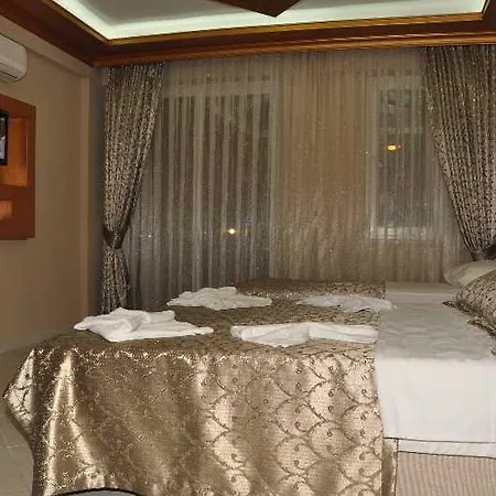 Szálloda Flora Palm 4*