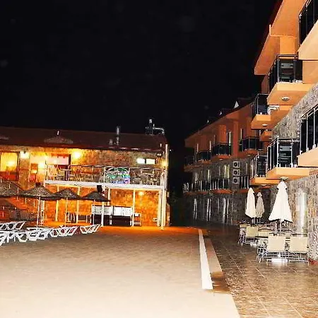 Flora Palm Hotell 4*